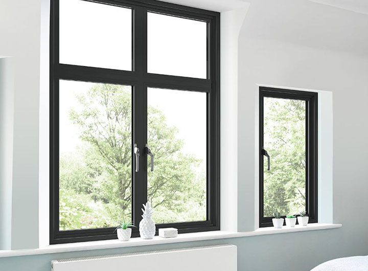 Ventana de aluminio con perfil delgado y diseño minimalista